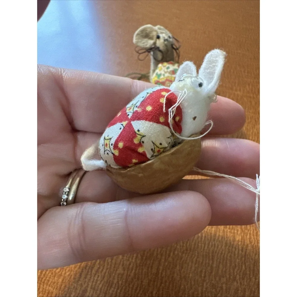 Vtg Set Of 2 Mouse In Shell Handmade Christmas Ornaments Felt Walnut Vtg Fabric‎